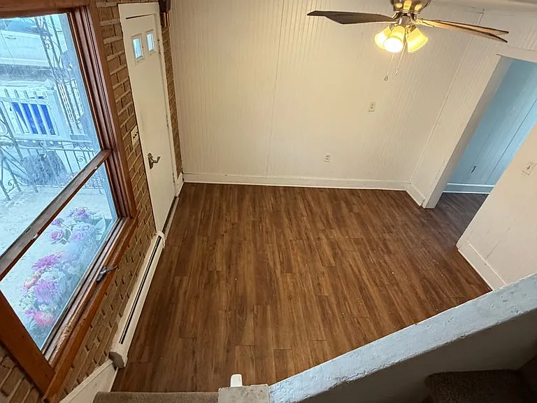 1817 Dickson Ave — Photo 5