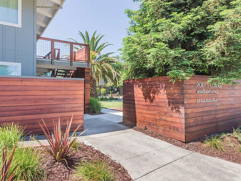 Poets Corner Apartments — Photo 30