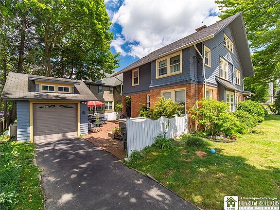 2nd image of 633 Lakeview Ave