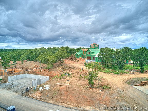 4th image of 132 Greenway Way