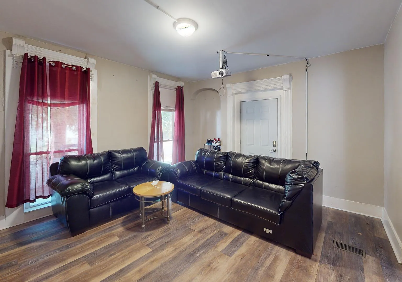 3 bed, 1500 sqft, $1,950 — Photo 1