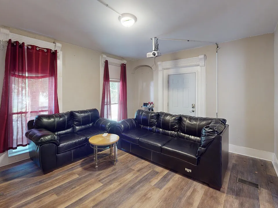 23 Clarke St #1