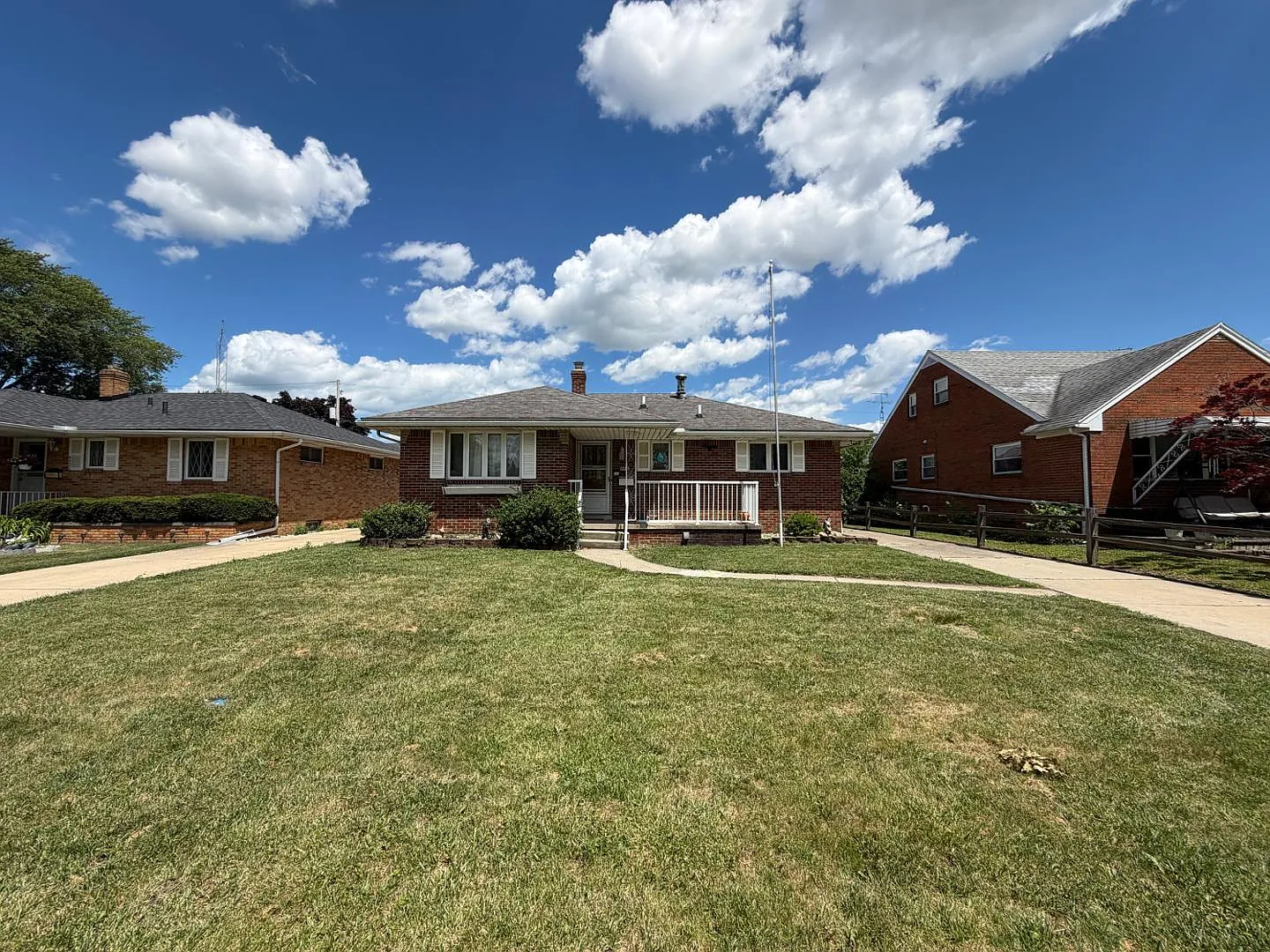 3 bed, 2.0 bath, 1077 sqft, $1,600 — Photo 1