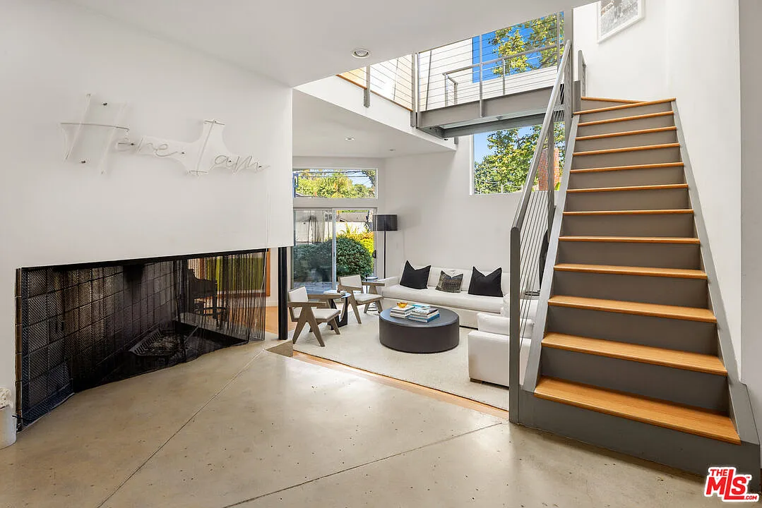 3 bed, 4.0 bath, 1896 sqft, $15,000 — Photo 3
