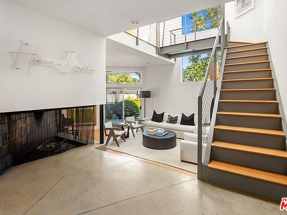 3rd image of 278 Entrada Dr