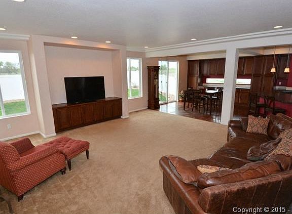 LARGE LIVING ROOM