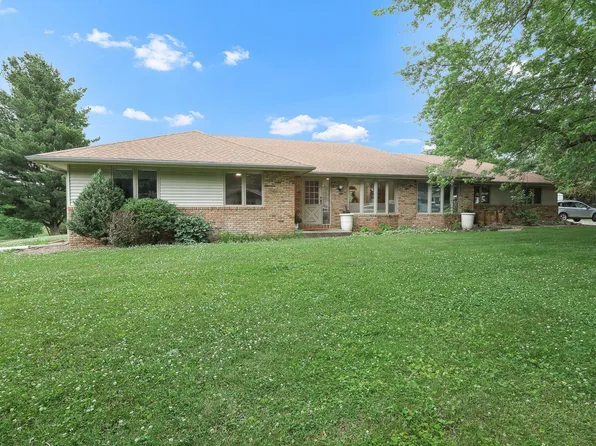 1414 Hazel St, Pella, IA 50219
