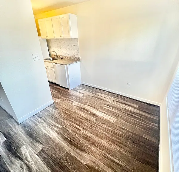 1243 Nelson St — Photo 2