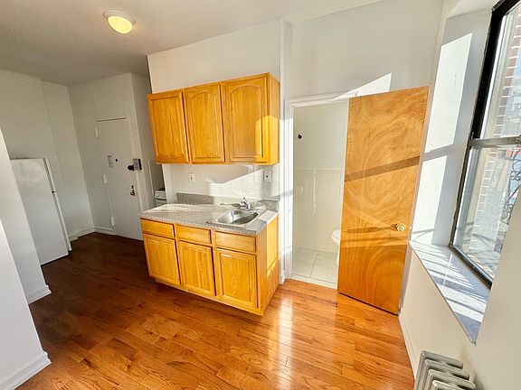 3rd image of 79 Thompson St APT 15