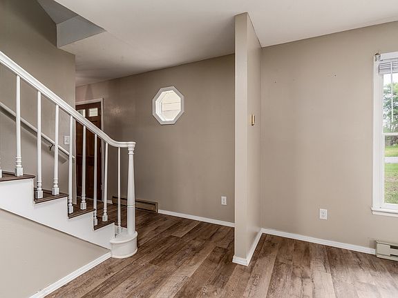 5th image of 39 Butternut Hill Dr