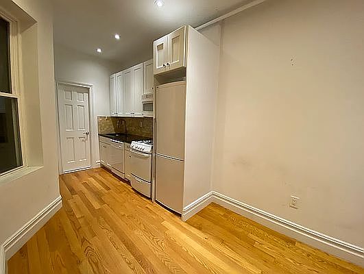 5th image of 101 Lexington Ave APT 1B