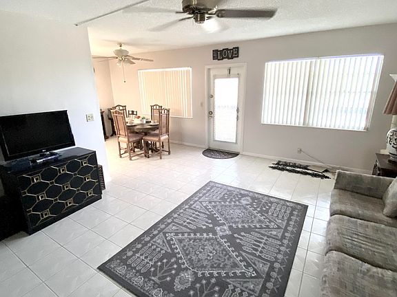 3rd image of 4090 Oakridge Dr #U