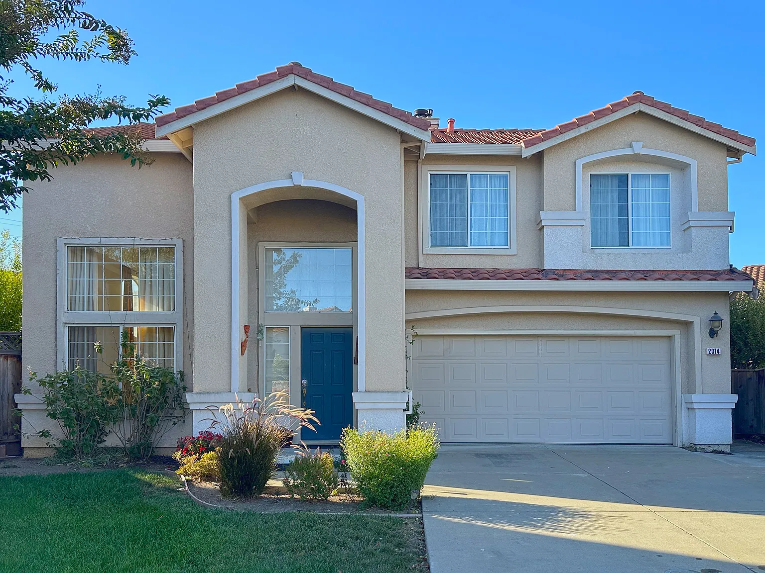 5 bed, 2326 sqft, $7,000 — Photo 1