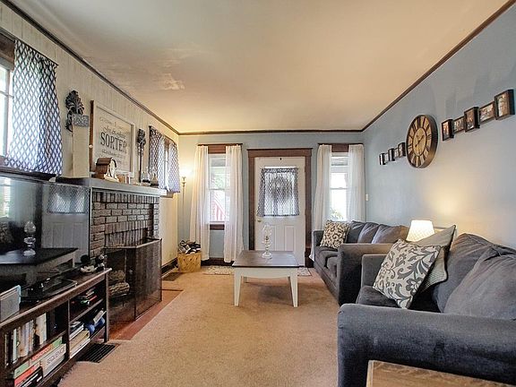 3rd image of 1833 Tilden Ave
