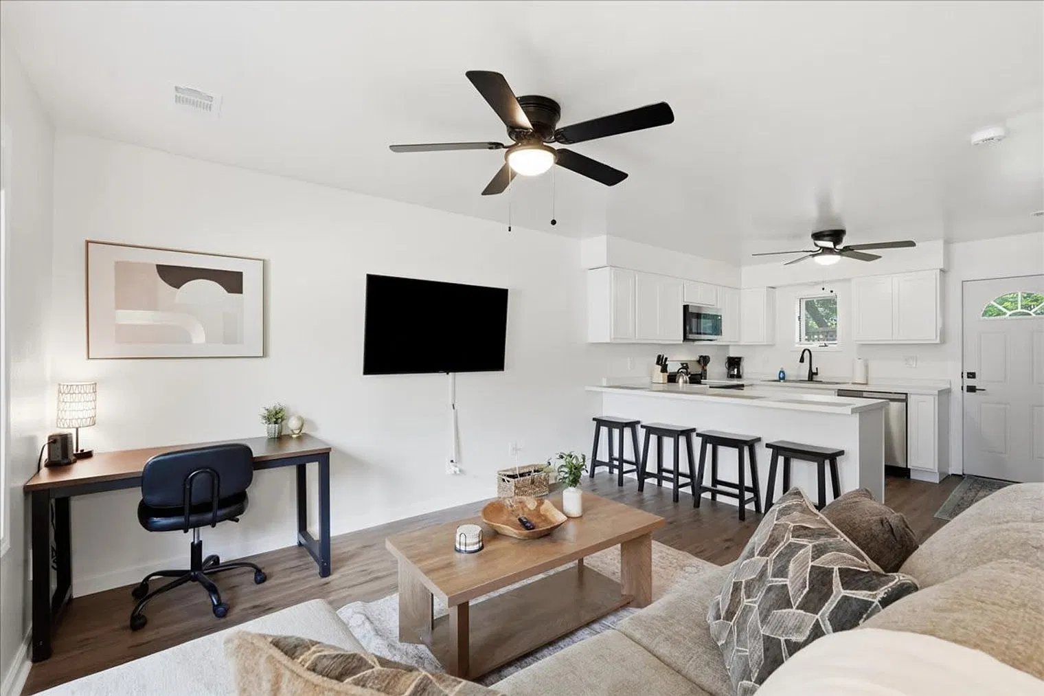 2 bed, 1.0 bath, 764 sqft, $3,159 — Photo 1