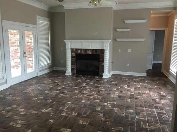 2323 Hunters Trail Dr