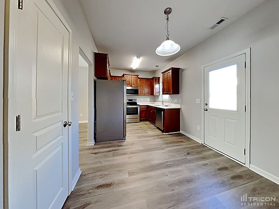 4th image of 3304 Earl Of Mar Ct
