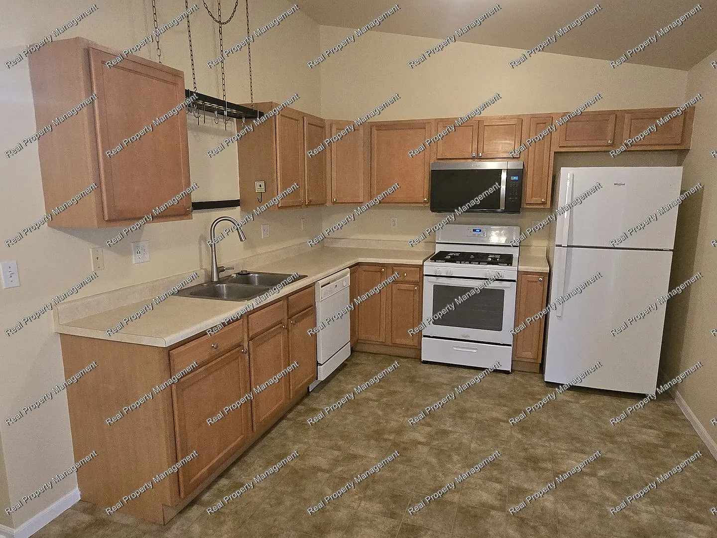 Well Cared for 4 Bedroom Ranch — Photo 3