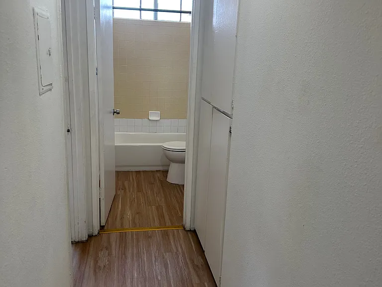 929 N Normandie Ave — Photo 7