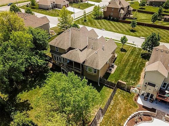 5th image of 1413 SE Woodbine Dr
