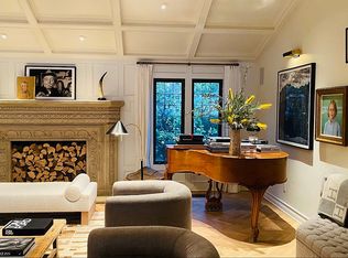 570 Toyopa Dr, Pacific Palisades, CA 90272