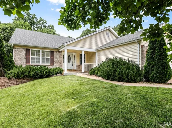 1051 Autumn Oaks Dr, Imperial, MO 63052