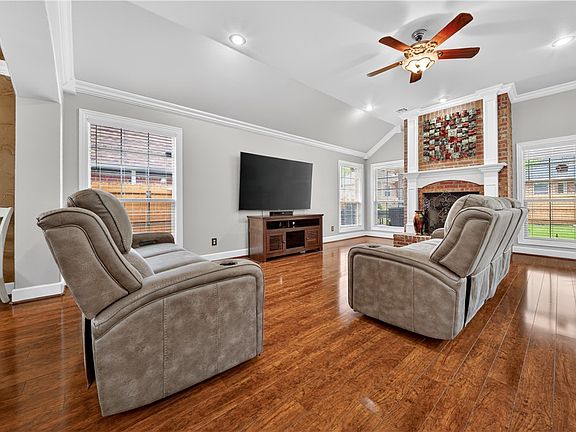 4th image of 4005 SW Staverton Dr