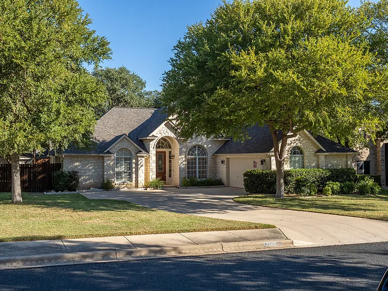 17200 Poncho Springs Ln — Photo 35