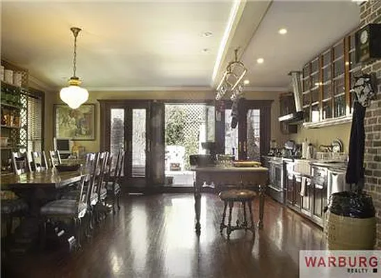 Sold by Warburg | media 4