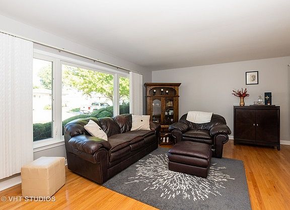 3rd image of 10429 S Knox Ave