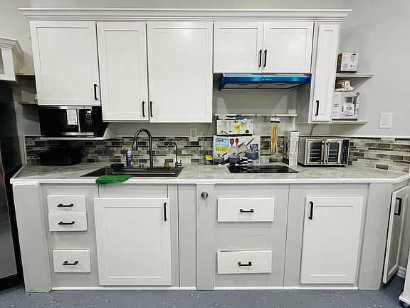 Countertop/Cooking Area