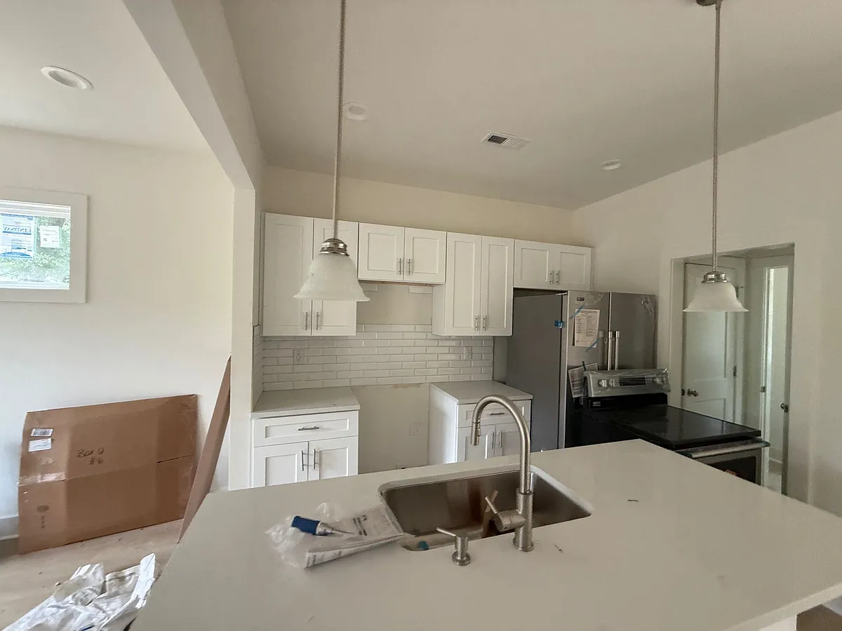 Building Photo - 807 E Harrison Ave