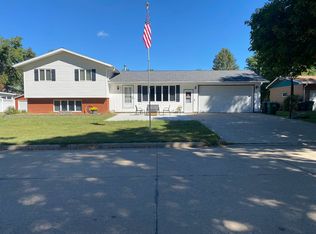 312 1st Ave N, George, IA 51237