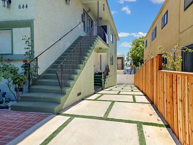 644 Pier Ave #1 — Photo 2