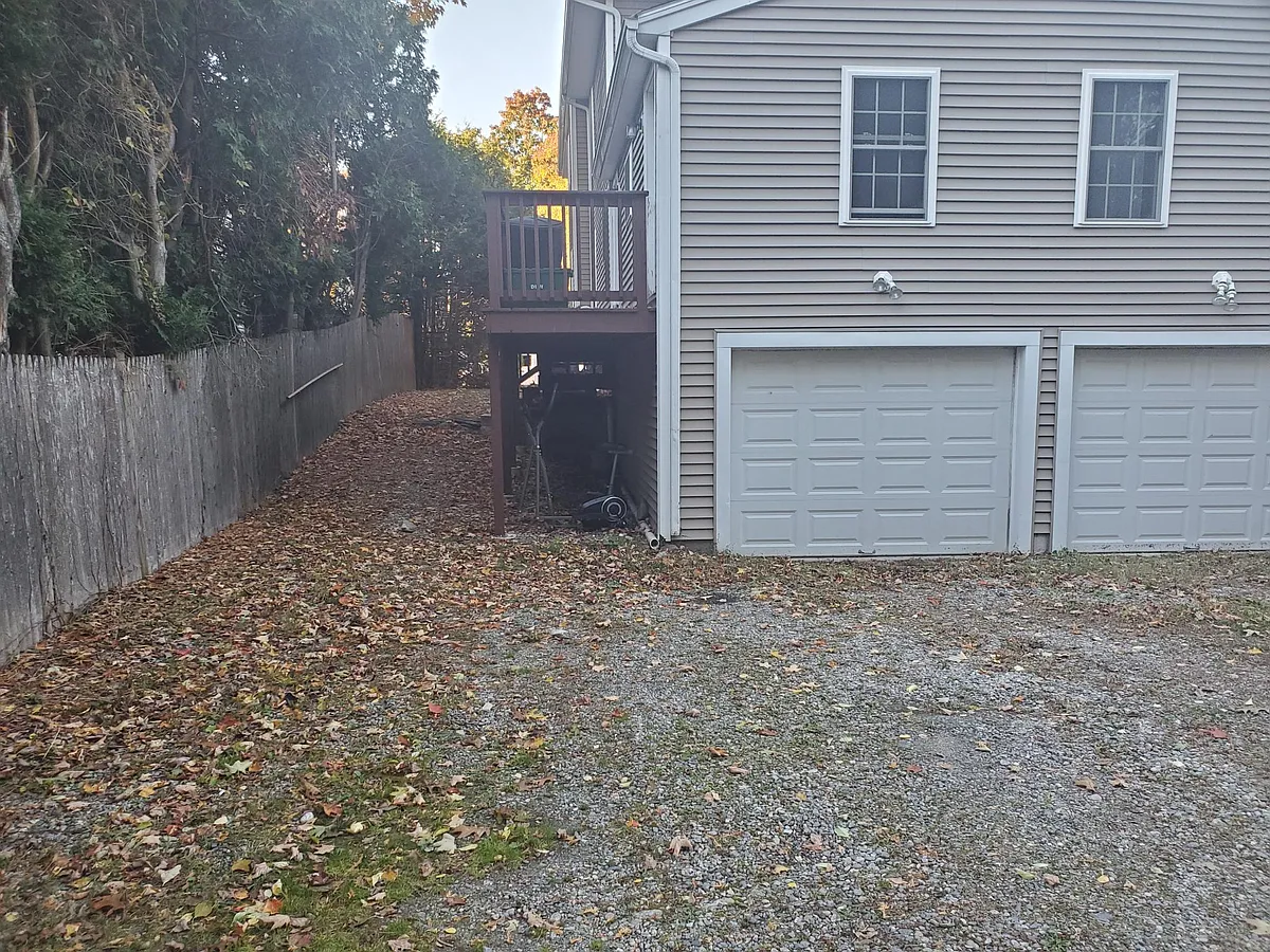 Garage and off street parking. - 60 Amherst St #60