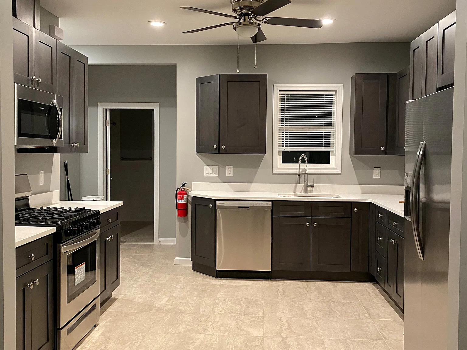 3 bed, 1.5 bath, 3500 sqft, $3,000 — Photo 2