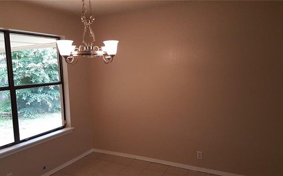 3rd image of 2805 Greenfield Dr