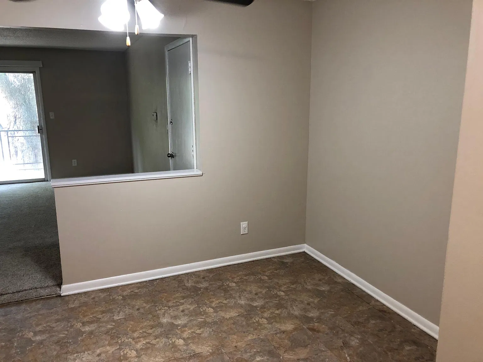 2 bed, 920 sqft, $825 — Photo 3