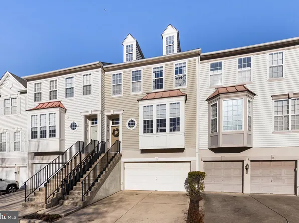19 Honey Locust Ct, Lafayette Hill, PA 19444