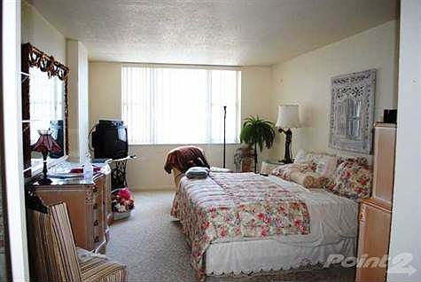 4th image of 4200 Hillcrest Dr APT 720