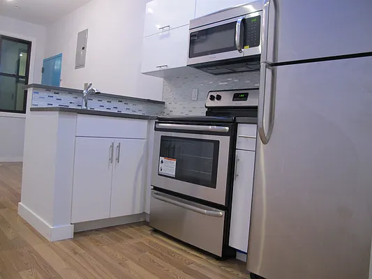 Rented by P Management | media 35