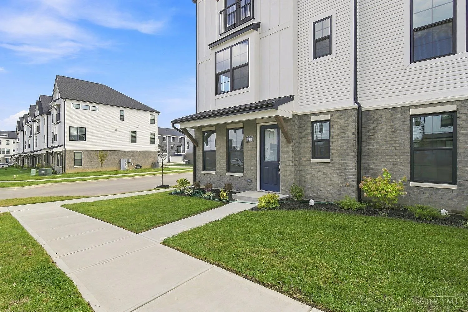 3 bed, 2.5 bath, $3,500 — Photo 3
