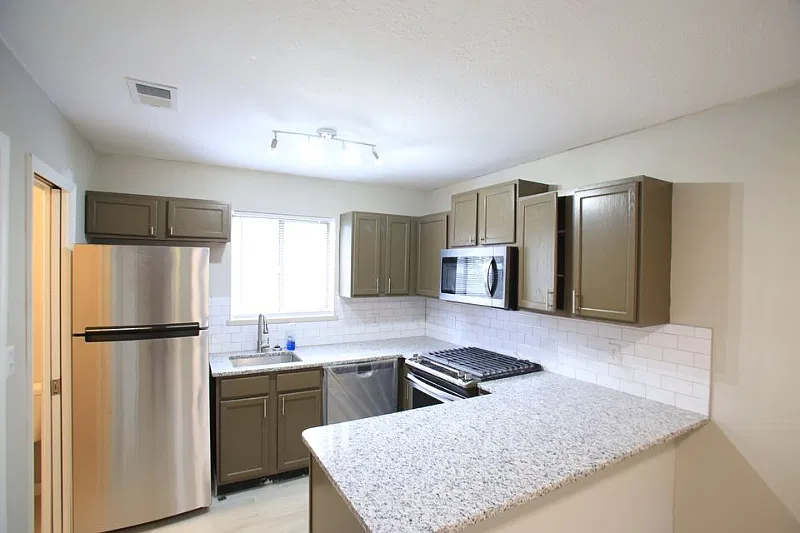 2 bed, 1.5 bath, 940 sqft, $1,600 — Photo 2