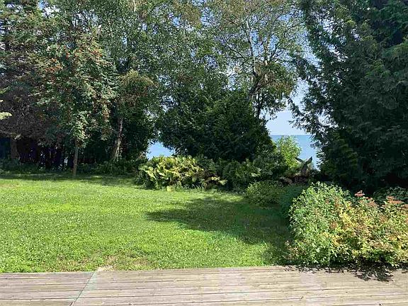 3rd image of 1020 Lakeview Dr