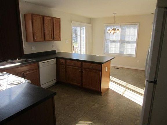 3rd image of 7438 Full View Ave