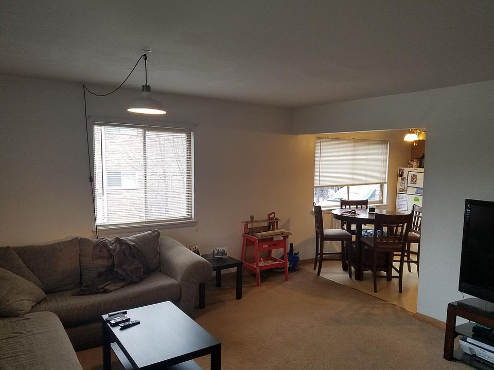 Living Room/Kitchen