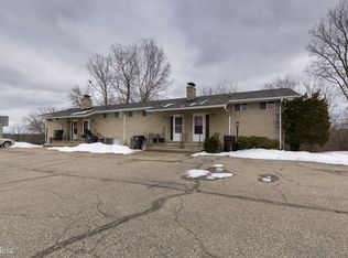 153 Huronview Ct, White Lake, MI 48386