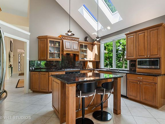 4th image of 1505 Parkview Dr