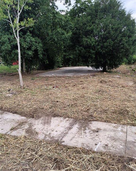 2nd image of 1916 Egania St