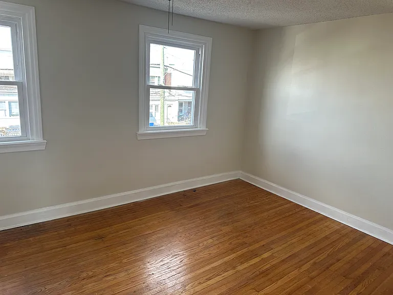 932 Pratt St — Photo 7